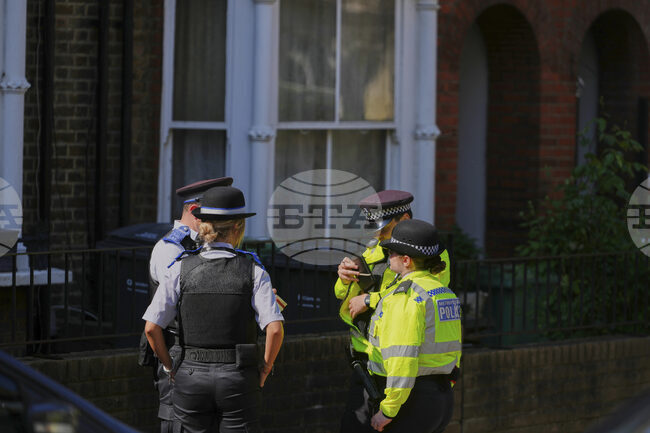 Британските власти задържаха шест души в рамките на разследване срещу религиозна общност в Северозападна Англия 