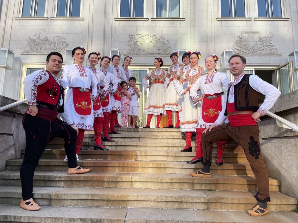 В Лион ще представим танц „Розобер и майско веселие“, каза пред БТА Илияна Мадина, ръководител на танцова група „Мадина“ в Лайпциг