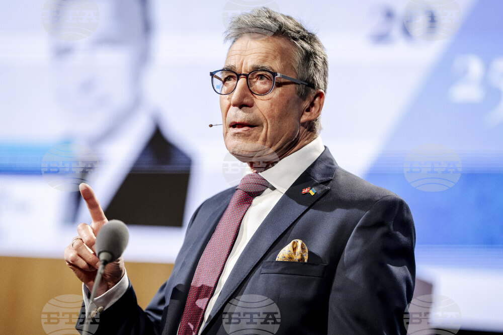 Време да се спре с „ласкателствата“ към американския държавен глава, заяви Андерс Фог Расмусен