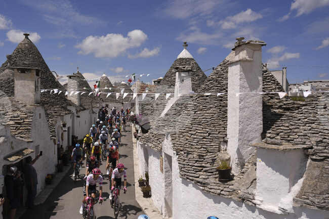 Нидерландецът Каспер ван Уден спечели четвъртия етап от Обиколката на Италия