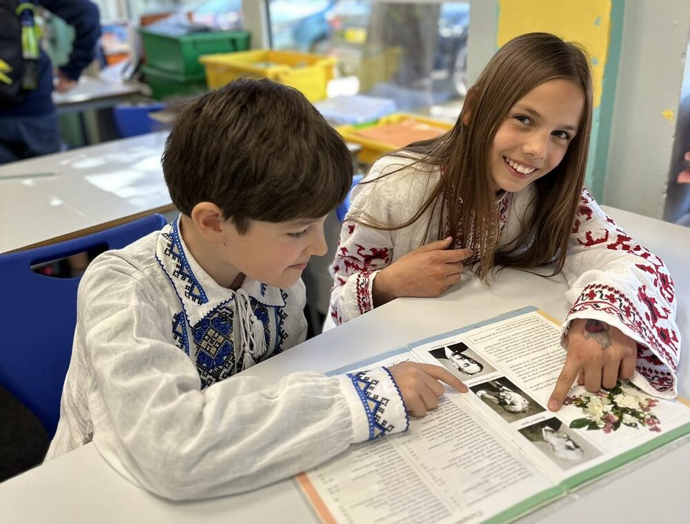 Ученици и учители от Българското училище „Звънче“ в Лондон участваха в инициатива на Културна асоциация „Асен и Илия Пейкови“ в Рим