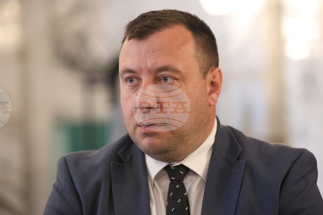 Изборът на КЗК ще бъде с гласовете на тези, които гласуваха бюджета, каза Петър Петров от "Възраждане"