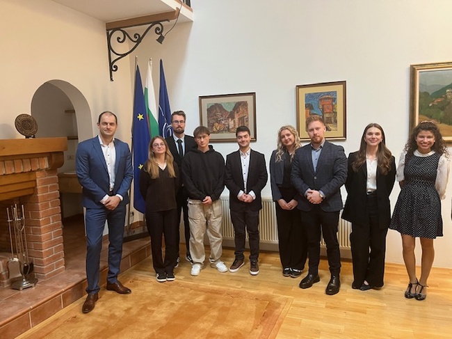 Словенски студенти по международни отношения посетиха Посолството на България в Любляна