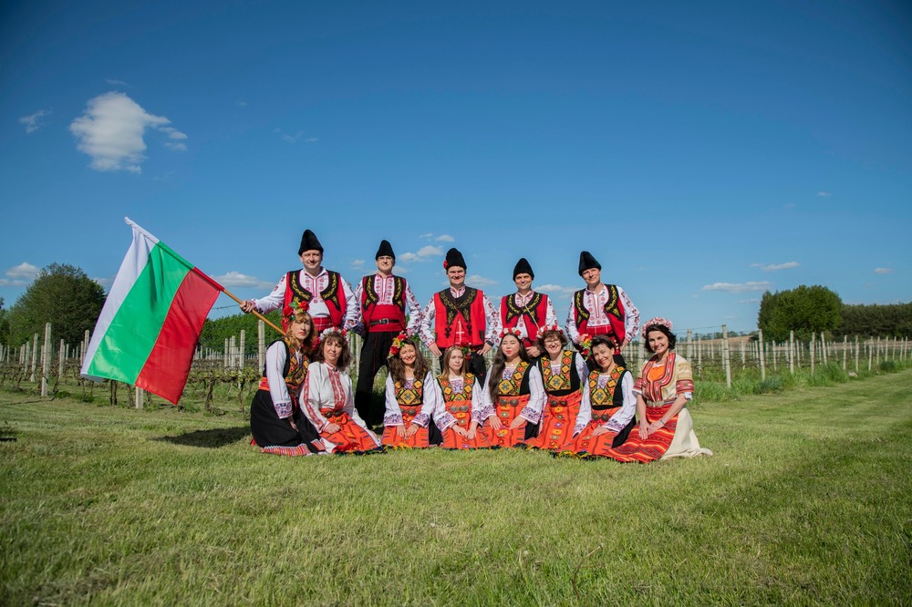 Емилия Незнанска, група „Булгарика“ във Варшава: Всичките ни участия са вълнуващи, всеки път танцуваме хора̀ пред непознати хора