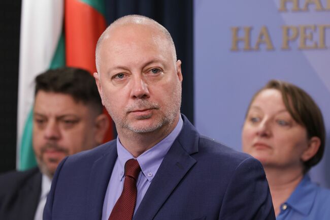 Позиция в подкрепа на въвеждането на еврото от 1 януари 2026 г. са подписали премиерът Росен Желязков и управителят на БНБ Димитър Радев