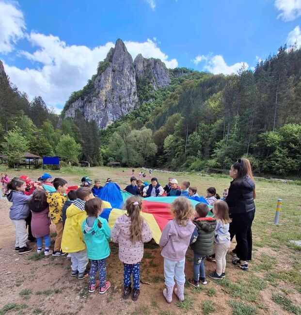 Над четиристотин деца от столицата са посетили Трънския край и ателието по керамика в Бусинци