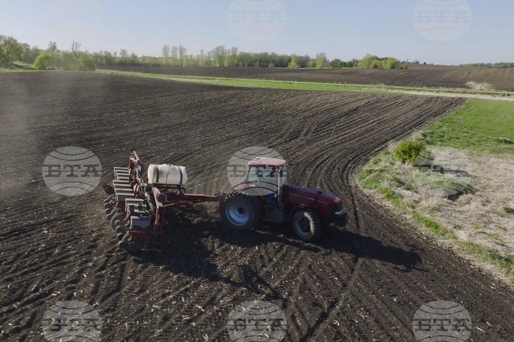 Китай е поръчал 20 карго пратки соя от Аржентина, след като южноамериканската страна временно премахна експортните мита, твърдят търговци 