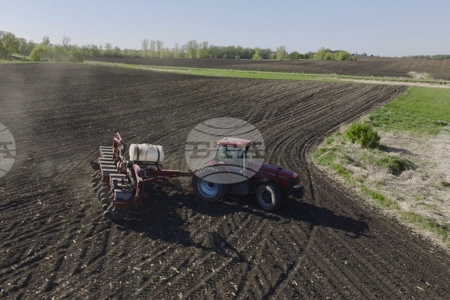 Китай е поръчал 20 карго пратки соя от Аржентина, след като южноамериканската страна временно премахна експортните мита, твърдят търговци 