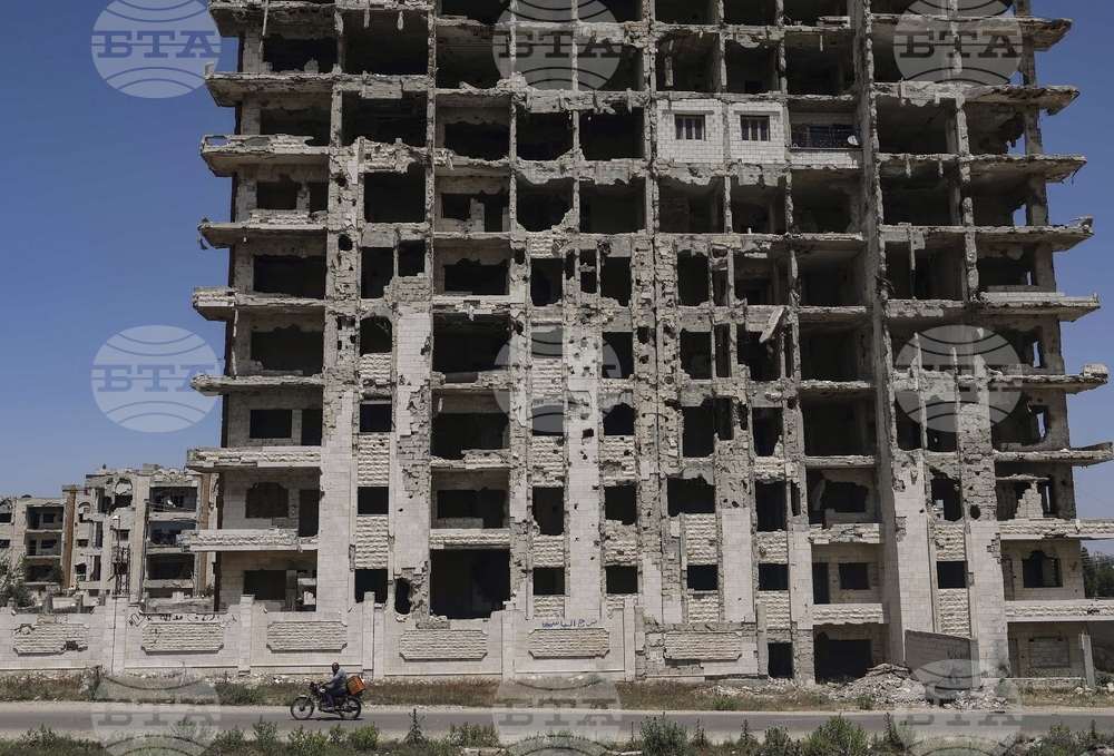 Взрив в джамия в Сирия уби трима души, съобщиха местните власти и държавни медии