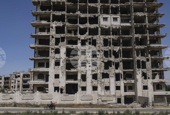 Взрив в джамия в Сирия уби трима души, съобщиха местните власти и държавни медии