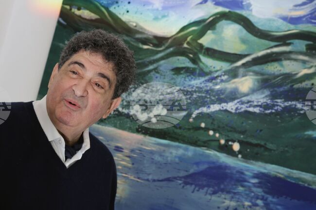 Минавайте спокойно през реката, мостовете са между хората, каза Греди Асса за изложбата си „Реката“