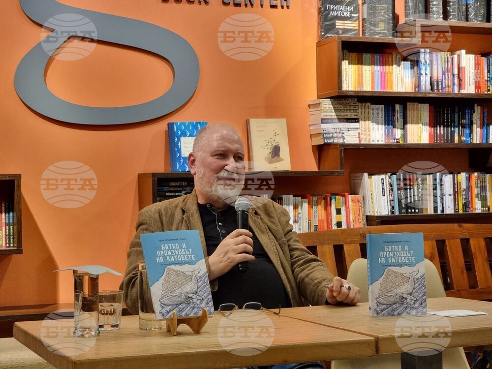 Текстовете в „Батко и произходът на китовете “ са писани в продължение на близо 20 години, каза Иван Стамболов – Сула