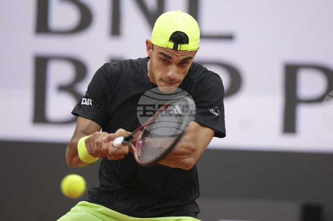 Водачът в схемата Франсиско Серундоло се класира за полуфиналите на турнира по тенис в Бостад