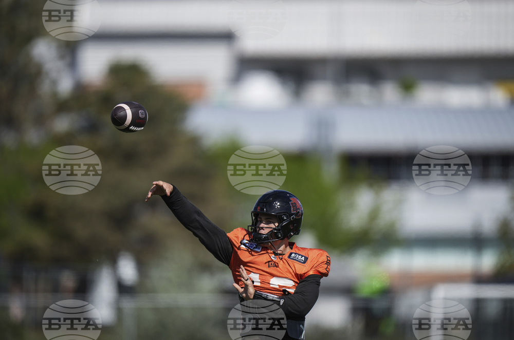 CF: Lions Camp Football