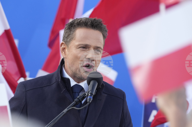 Центристът Рафал Тшасковски води на първия тур на президентските избори в Полша