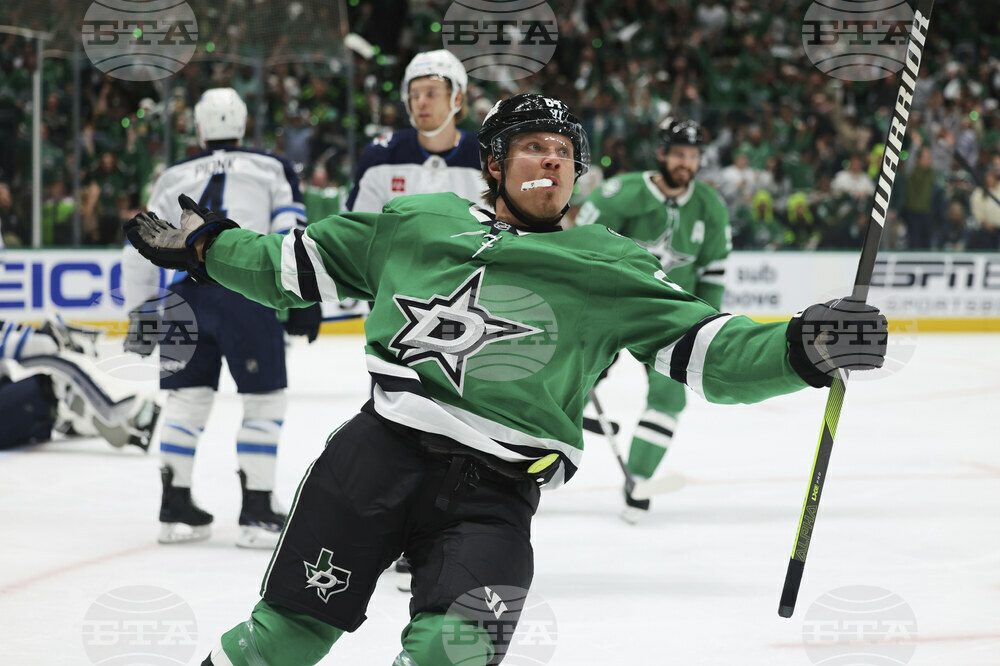 APTOPIX Jets Stars Hockey