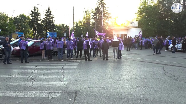 Продължава протестът на наземния градски транспорт в София, движи се само метрото