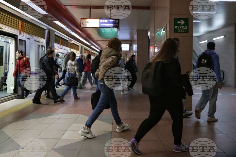 Автомобилният трафик в София е като в делничен ден, няма проблеми с метрото, казаха за БТА от "Пътна полиция"