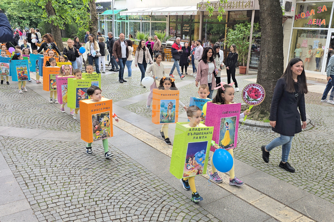 Сливен - Национален фестивал на детската книга - карнавално шествие