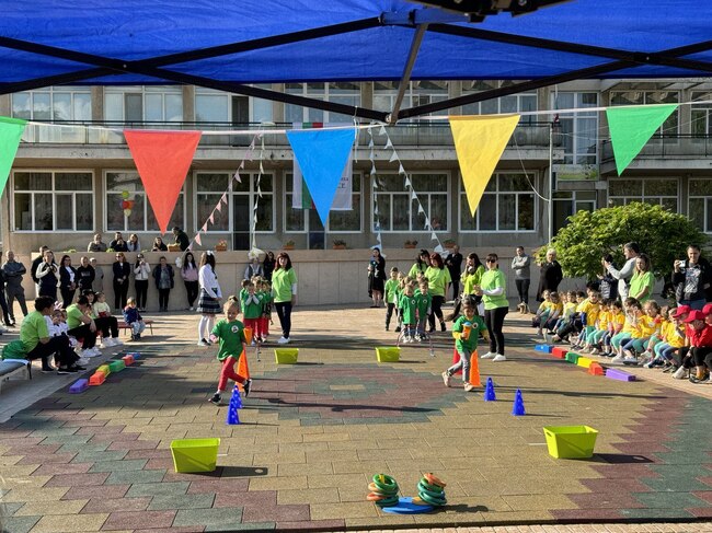 Община Русе: Спортен празник отбеляза откриването на обновения двор в ДГ “Приказен свят” в Николово