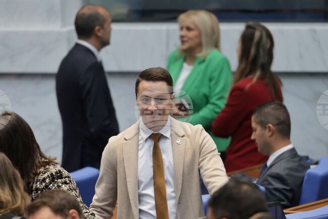 ПП-ДБ не възразява срещу изучаването на руски език, каза Явор Божанков и попита "Възраждане" не се ли тревожат от руската пропаганда в училище