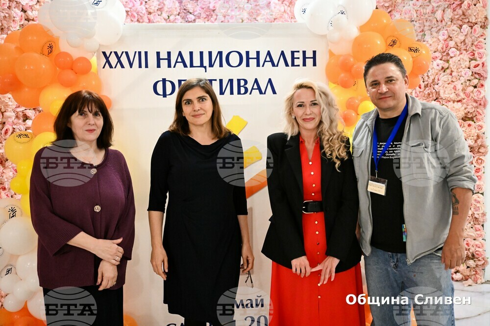 Кметът Стефан Радев и председателят на Общинския съвет Димитър Митев номинират Росица Петрова за Почетен гражданин на Сливен
