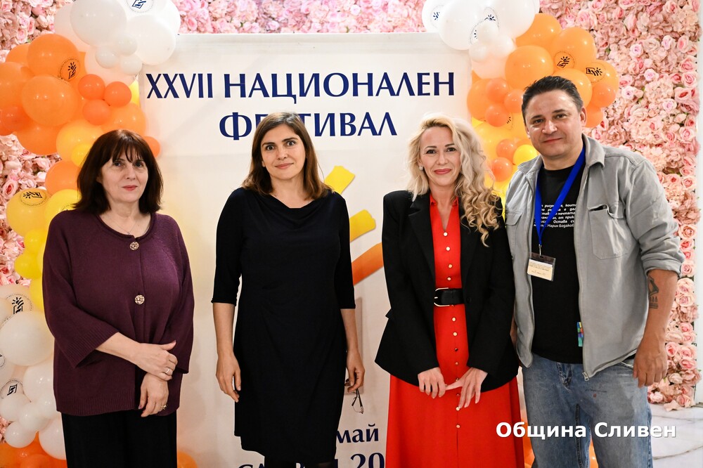 Кметът Стефан Радев и председателят на Общинския съвет Димитър Митев номинират Росица Петрова за Почетен гражданин на Сливен 