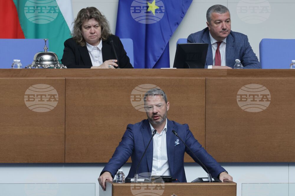 С договора с "Боташ" България плаща репарации на Турция, без да е водила война, смята Делян Добрев