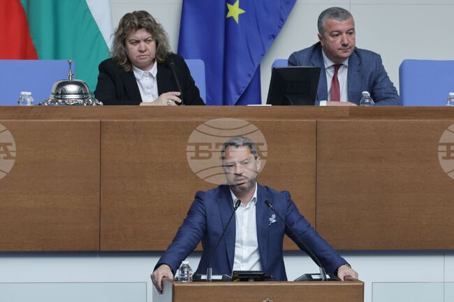 С договора с "Боташ" България плаща репарации на Турция, без да е водила война, смята Делян Добрев