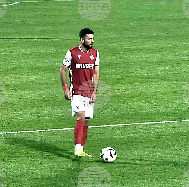 ЦСКА и Делова не могат да се разберат за размера на откупната клауза по новия договор на защитника