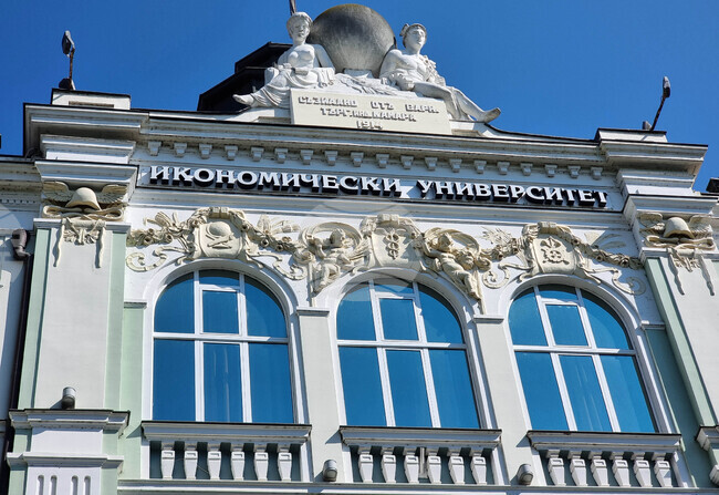В Икономическия университет във Варна се обучават 415 чуждестранни студенти от 19 държави