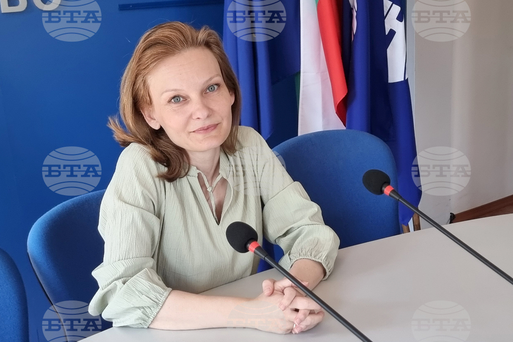 Аспарух Лешников няма аналог сред българските изпълнители и до днес, казва авторът на биографията му д-р Веселина Узунова
