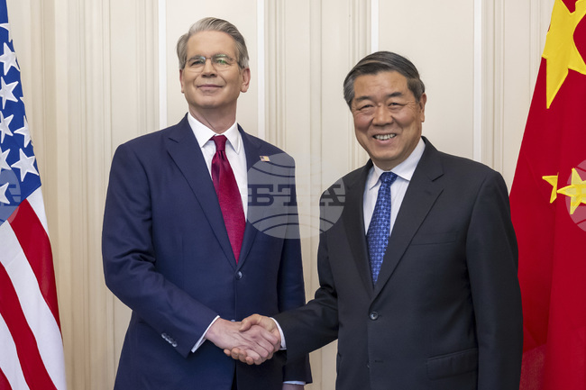 Министърът на финансите на САЩ ще се срещне с китайския вицепремиер Хъ Лифън във Франция преди срещата на Тръмп със Си Цзинпин