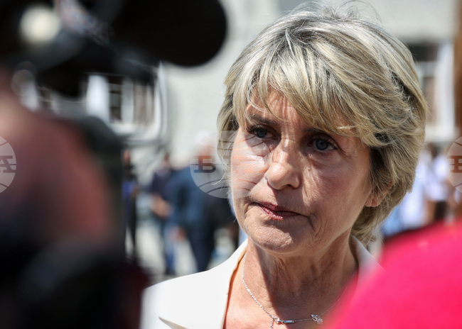 МОК ще работи и контактува единствено с новото ръководство на БОК, съобщи Весела Лечева