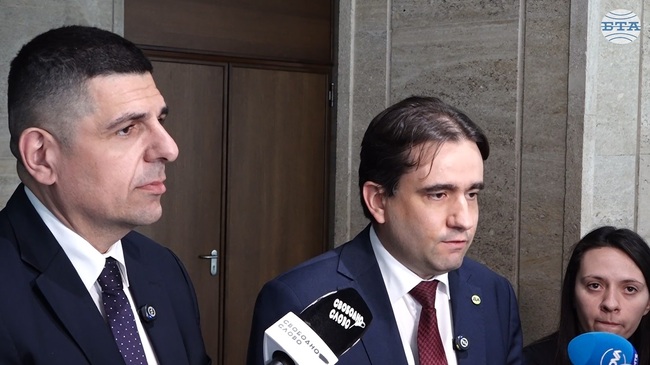 Вотовете на недоверие срещу правителството са под режисурата на ГЕРБ, смята Ивайло Мирчев от ПП-ДБ