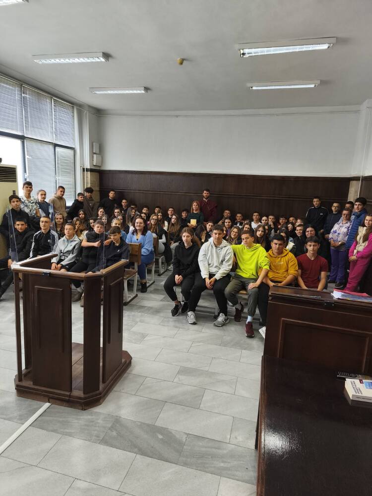 По покана на Районна прокуратура – Добрич, ученици от Финансово-стопанска гимназия „Васил Левски“ гостуваха в Съдебната палата и присъстваха на реално съдебно заседание