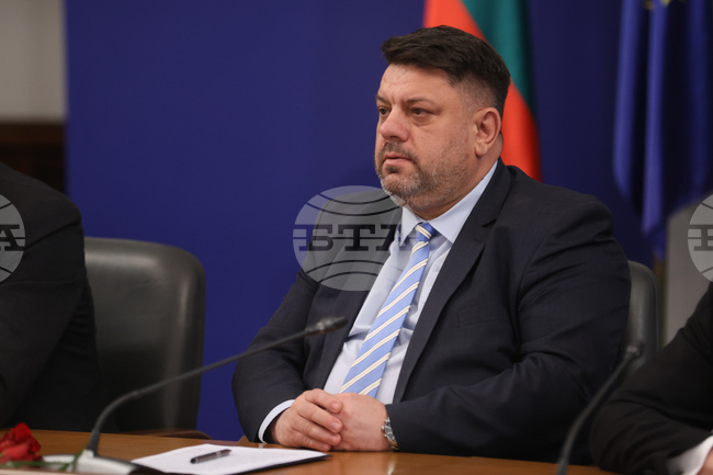 За подмяна на отоплителни уреди на твърдо гориво са сключени договори за над 600 млн. лв., каза вицепремиерът Атанас Зафиров