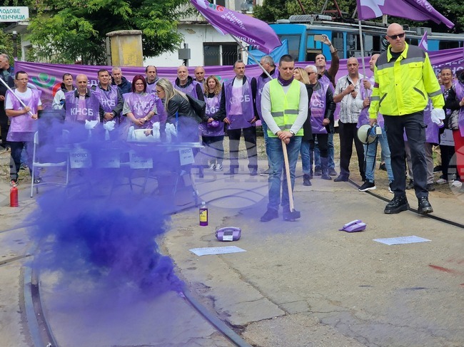 Столична община има достатъчно пари по сметките си, съобщават от МФ по повод протеста на служители от градския транспорт в столицата