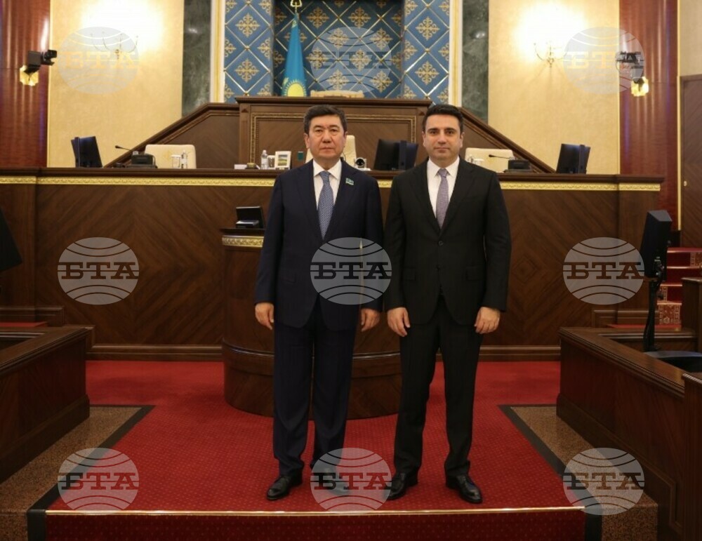 АРМЕНПРЕС: Председателят на арменския парламент се срещна с председателя на долната камара на казахстанския парламент