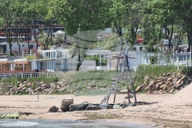 Плаж „Къмпинг Черноморец“ - подготовка - син флаг