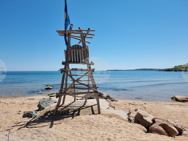 Плаж „Къмпинг Черноморец“ - подготовка - син флаг