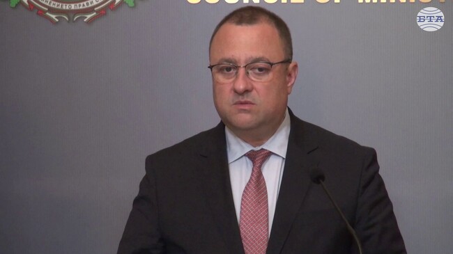 Правителството рестартира Инвестиционната програма за общински проекти, подадени са към 2000, каза министър Иван Иванов