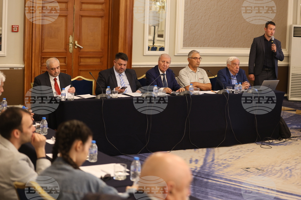 С приемането на еврото имаме уникална възможност за подем, коментира проф. Александър Томов на конференция в София