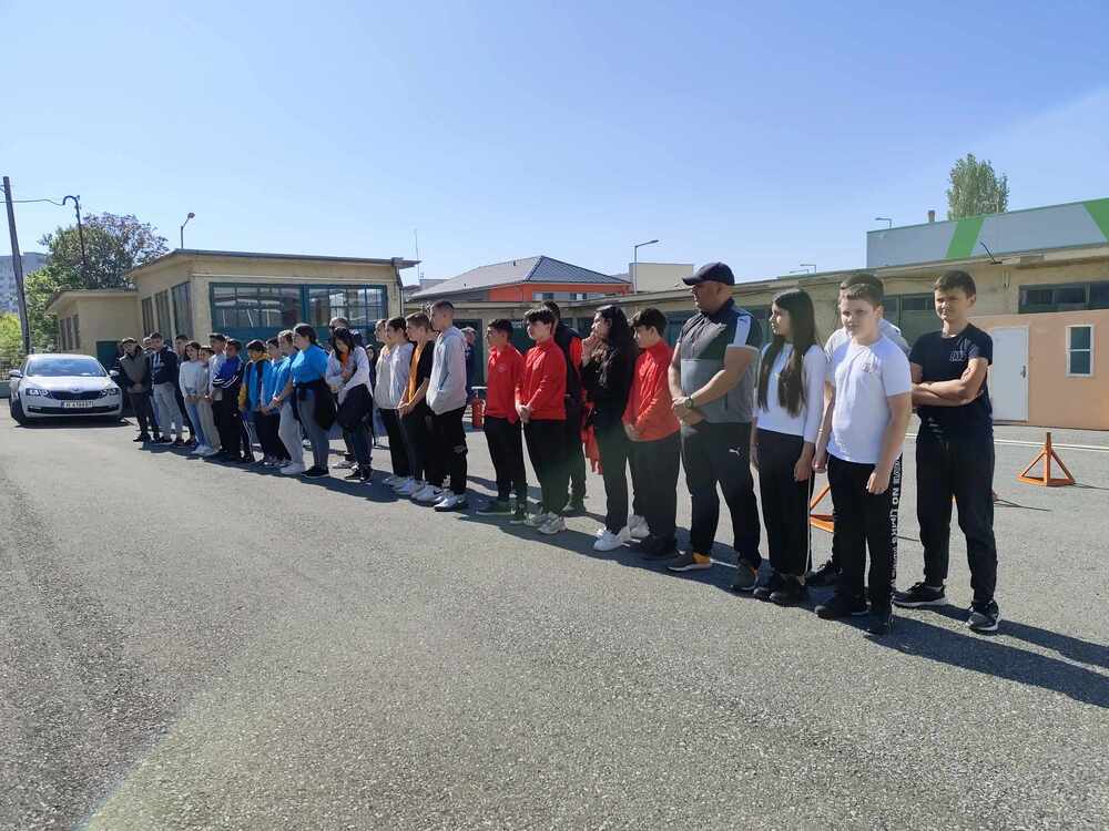 Отборът на II Основно училище "Д-р Петър Берон"- Шумен е победител в състезанието "Защита при бедствия, пожари и извънредни ситуации 2025"