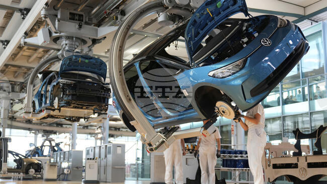 „Фолксваген“ обяви съкращаване на още 15 000 работни места в Германия и спад на печалбата от 44 на сто през миналата година