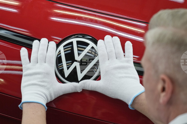 "Фолксваген" и "Бош" обявиха, че ще са готови със своя технология за автономно шофиране към 2026 г.