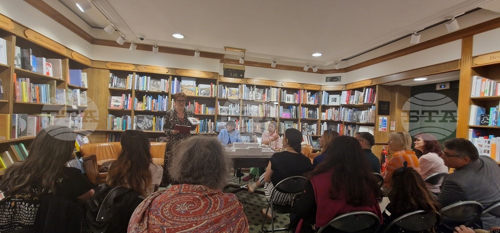 Писателката Здравка Евтимова и преводачката Яна Елис гостуваха в книжарница „Hatchards Piccadilly“ в Лондон