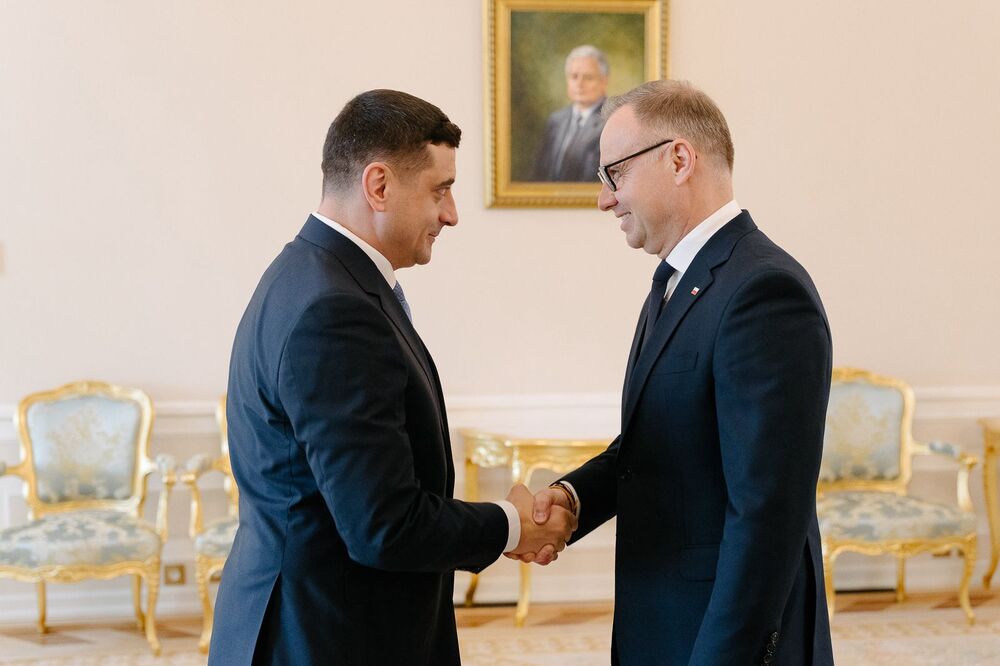 Кандидатът за президент на Румъния Джордже Симион се срещна с полския президент Анджей Дуда във Варшава