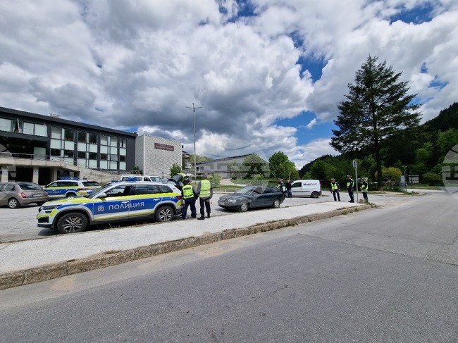 При полицейска операция по метода „широкообхватен контрол“ в Смолян са проверени 18 превозни средства