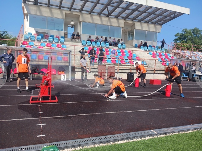 В Гулянци се състоя областният кръг на състезанието „Млад огнеборец“